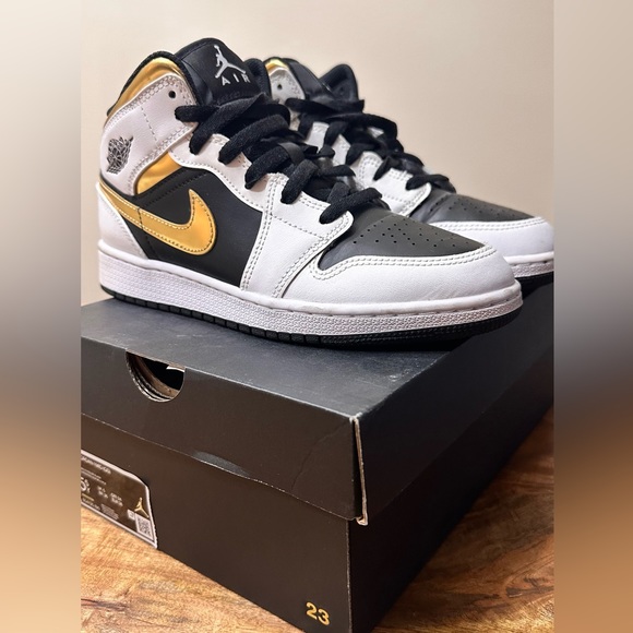 Air Jordan 1 mid (GS) - Picture 2 of 9